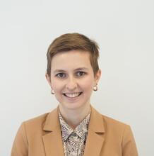 Erin Schilling headshot