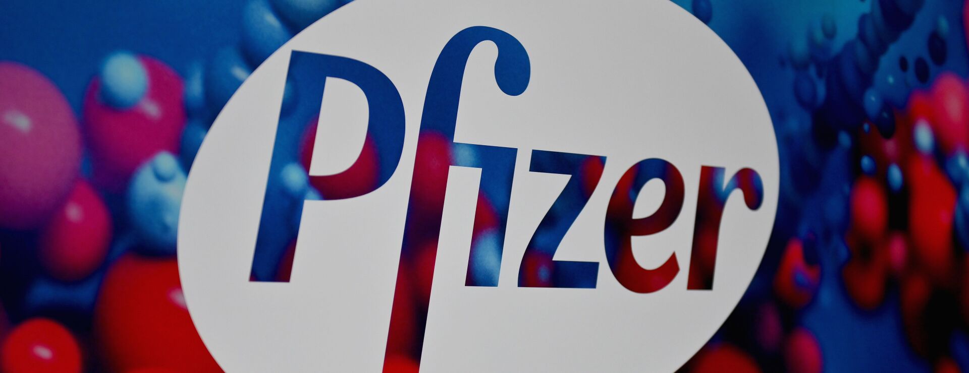 logo pfizer transparent