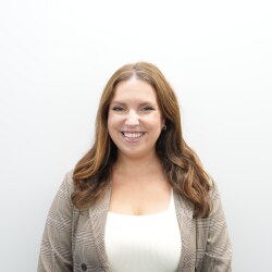 Rebecca Klar headshot