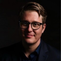Ian Kullgren headshot