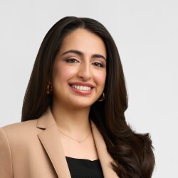 Oma Seddiq headshot